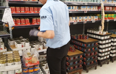 Der fyldes vare op på hylderne