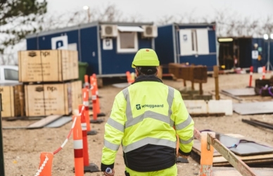 Byggearbejder på byggeplads